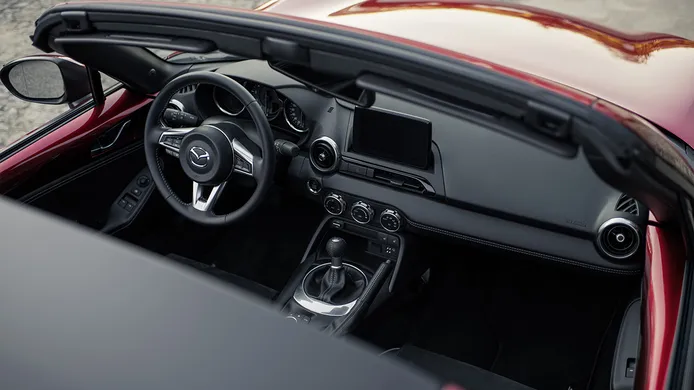 Mazda MX-5 2022 - interior