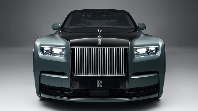 Rolls-Royce Phantom 2023 - frontal
