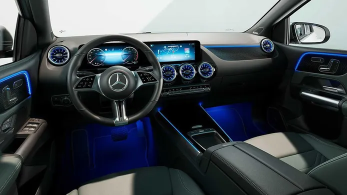 Mercedes Clase B 2023 - interior