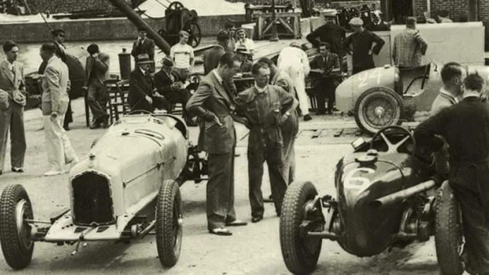 El Alfa Romeo de Villapadierna, a la izquierda, en Deauville