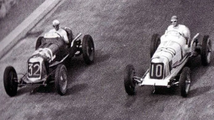 Con el Maserati nº 10, en lucha con Soffietti en Mónaco 1935