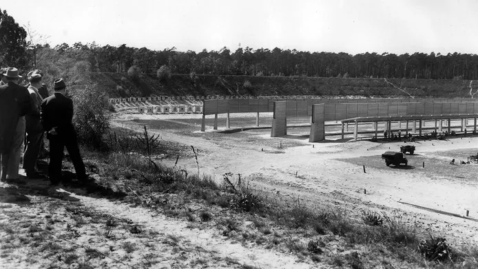 El Keerans Range en 1953: se aprecia la forma del proyecto de la Sudkurve