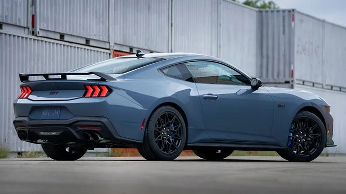 Ford Mustang 2024 - posterior
