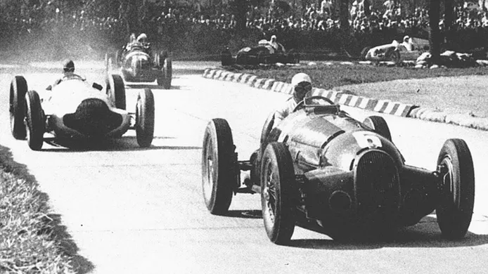 GP de Italia de 1938, en primer término con el Alfa Romeo 316