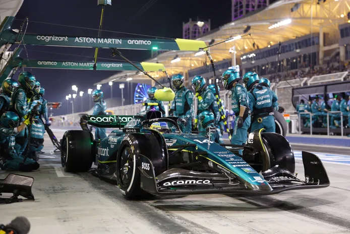 Carlos Sainz y Ferrari no ocultan su temor: El ritmo del Aston Martin en Bahréin fue «muy preocupante»