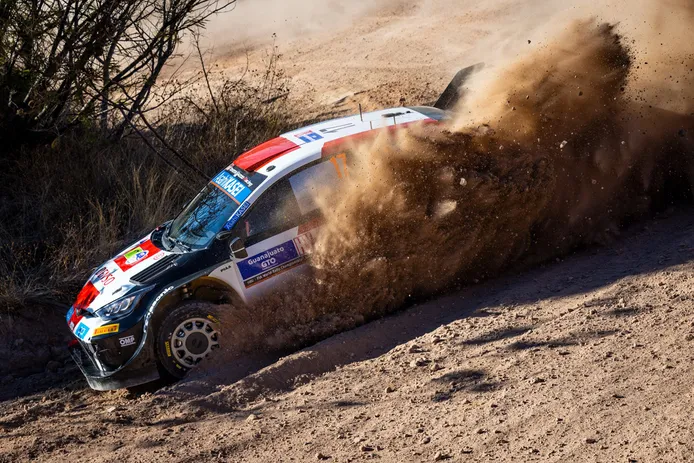 Esapekka Lappi y Sébastien Ogier protagonizan la batalla por el Rally de México