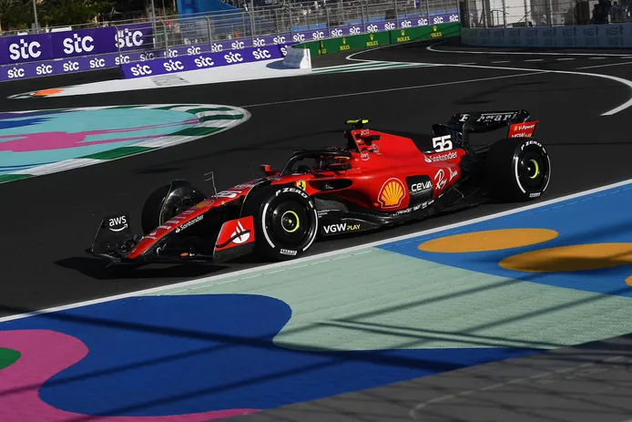 Max Verstappen se anota unos primeros libres de sustos y aclimatación en Jeddah