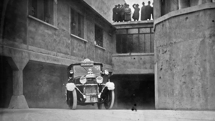 Marcel Lefebvre-Despeaux con el Amilcar con el que venció el Rally Montecarlo 1927