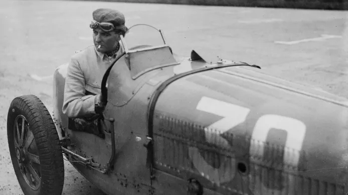 William Grover-Williams al volante de un Bugatti
