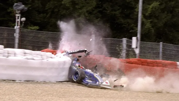 Jacques Villeneuve, piloto de Fórmula 1, choca en el Raidillon en 1999