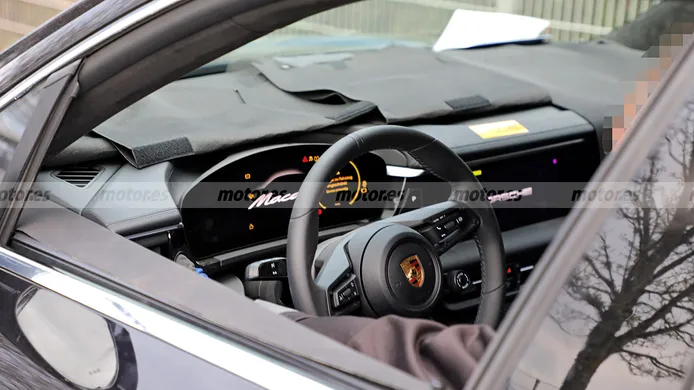 Porsche Cayenne EV - foto espía interior
