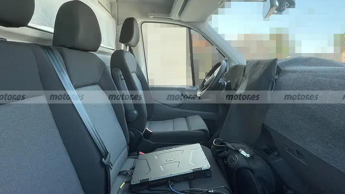 Volkswagen Crafter 2024 - foto espía interior