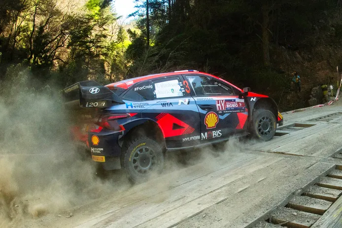 Ott Tänak mantiene su ventaja y cada vez tiene más cerca las victoria en el Rally de Chile
