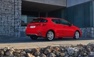 Foto 2 - Lexus CT 200h y NX 300h 2018