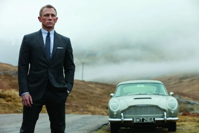 James Bond se vuelve a subir al Aston Martin DB5