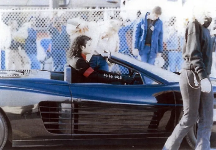 Un Ferrari Testarossa descapotable conducido por Michael Jackson, a subasta