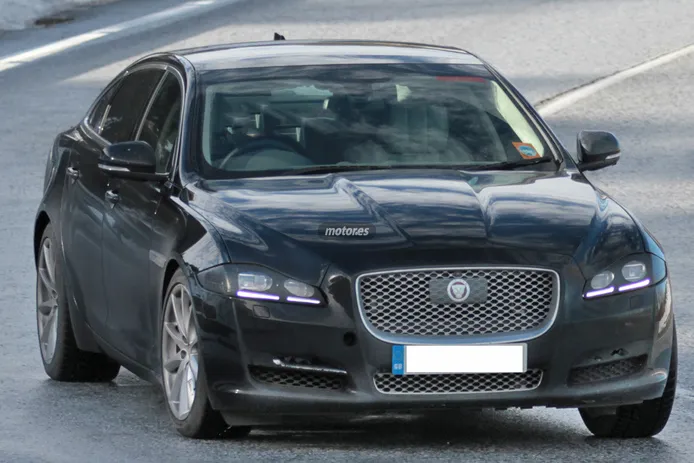 Jaguar XJ 2016, descubierto una vez más en su fase de pruebas