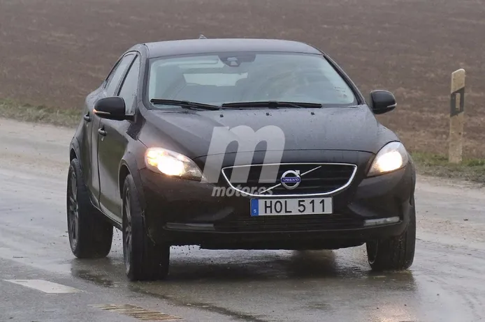 El Volvo XC40 2017 equipará motores de tres cilindros y tecnología híbrida enchufable