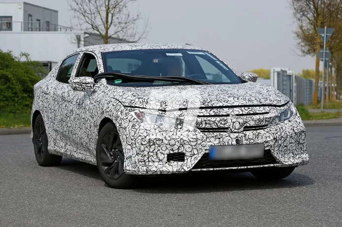 El nuevo Honda Civic 2017 cazado, ¡Y su interior al descubierto!