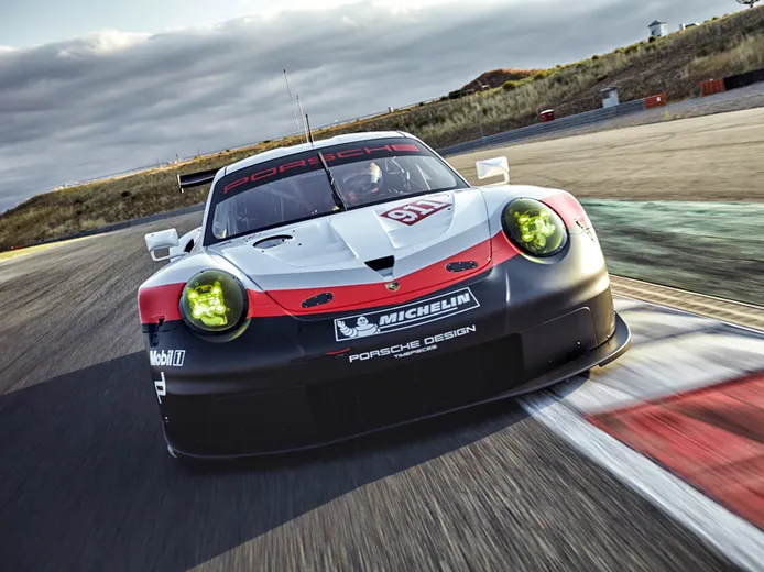 El Porsche 911 RSR GTE con motor central ya está aquí
