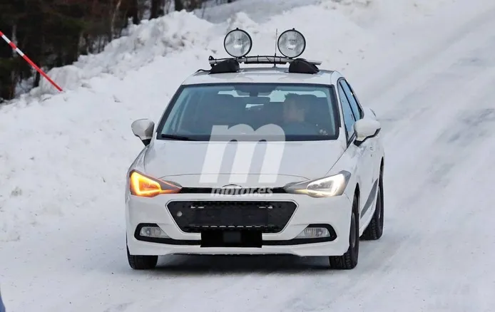 Seat Ibiza 2017: cazado en la nieve disfrazado otra vez de Hyundai