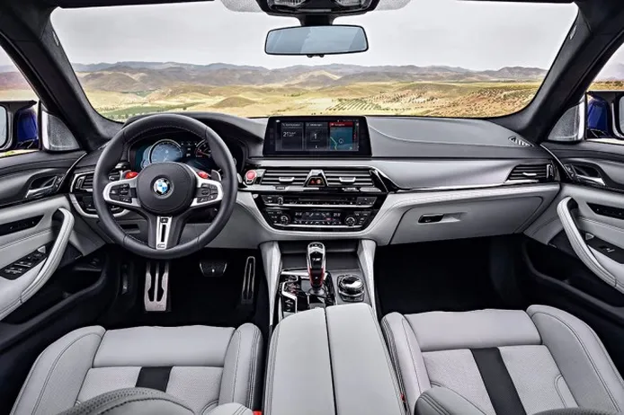BMW M5 2018 - interior