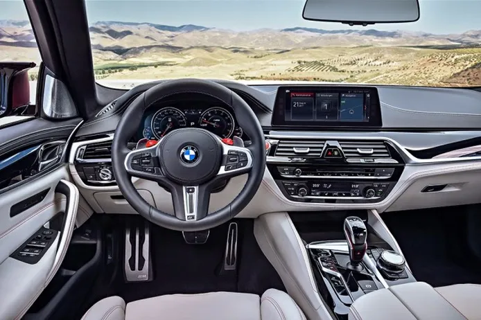 BMW M5 First Edition - interior