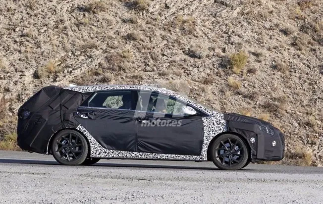 Hyundai i40 Cw 2019 - foto espía lateral Hyundai i40 Cw 2019 - foto espía lateral