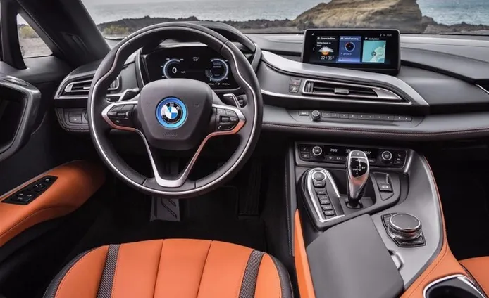 BMW i8 Roadster 2018 - interior