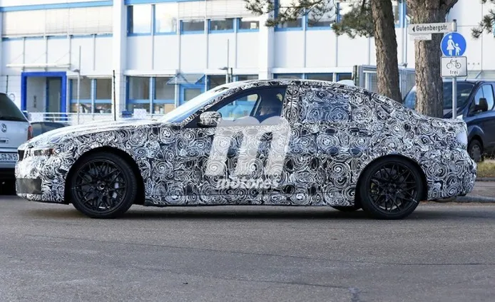 BMW M3 2019 - foto espía lateral