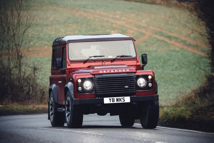 Land Rover presenta el Defender V8 para celebrar su 70º aniversario