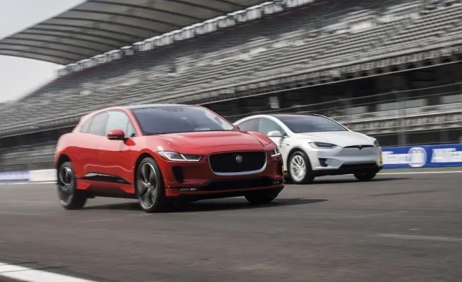 Jaguar I-Pace vs Tesla Model X Jaguar I-Pace vs Tesla Model X
