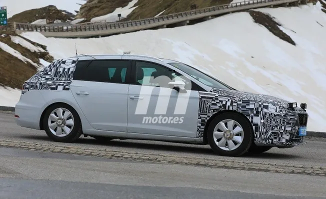 SEAT León 2020 - foto espía lateral SEAT León 2020 - foto espía lateral