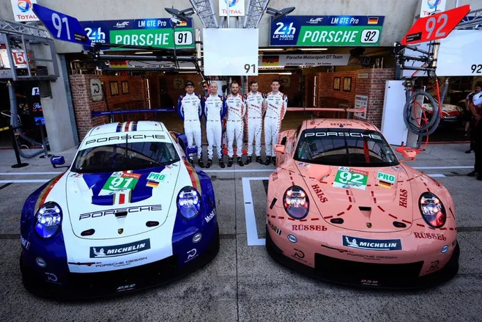 Porsche da un aire retro a dos 911 y sus garajes de Le Mans