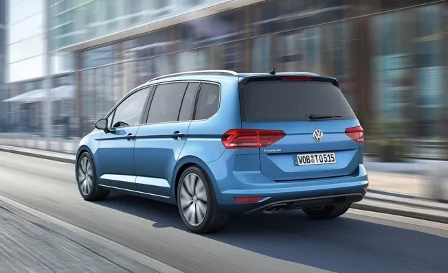 Volkswagen Touran 2019 - posterior Volkswagen Touran 2019 - posterior
