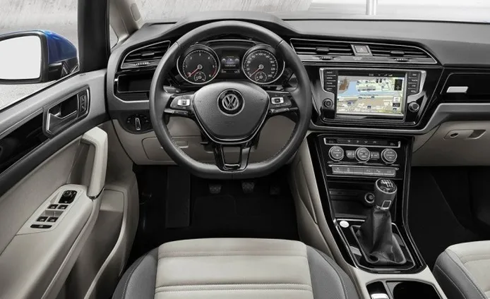 Volkswagen Touran - interior