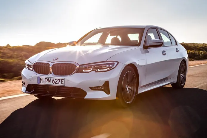 BMW desvela el nuevo 330e iPerformance 2019 con más autonomía eléctrica