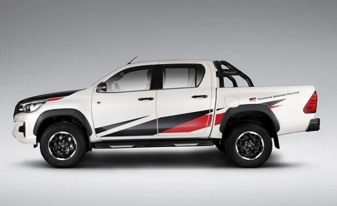 Toyota Hilux GR Sport - lateral