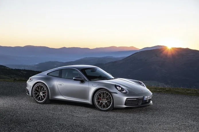 Descubre todos los detalles del nuevo Porsche 911 en sus primeros vídeos