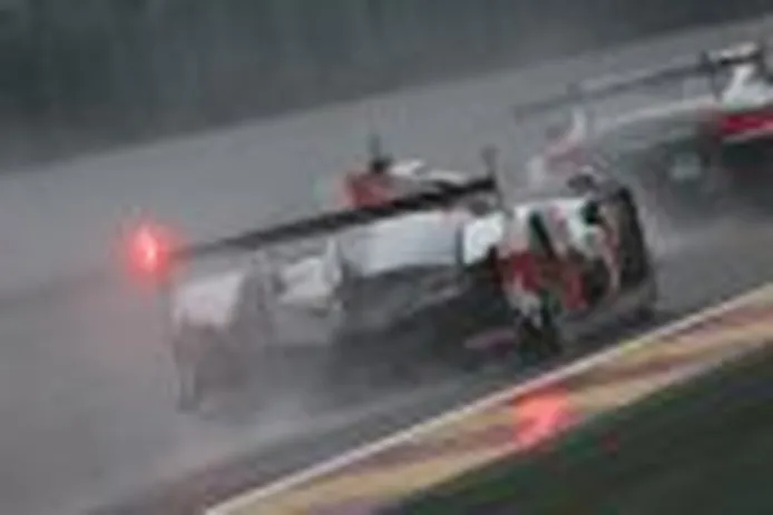 Alonso coloca el Toyota #8 al frente del mojado FP2 en Spa