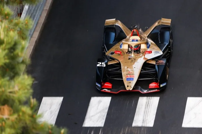 Oliver Rowland logra la pole en las calles de Mónaco