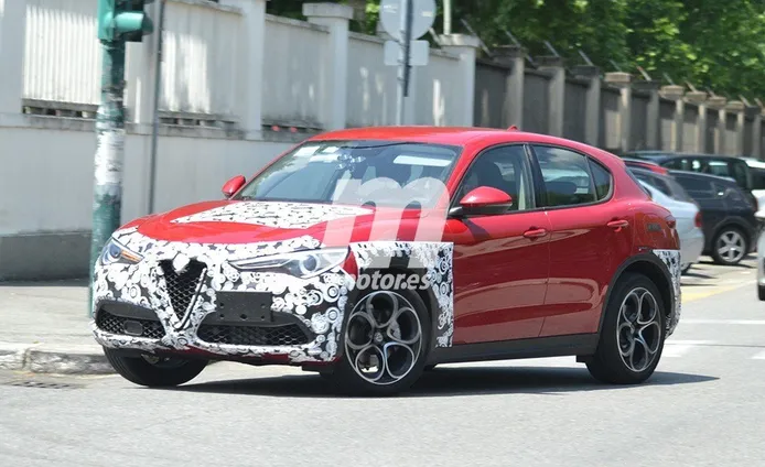 Alfa Romeo Stelvio 2020, la actualización del SUV italiano cazada una vez más