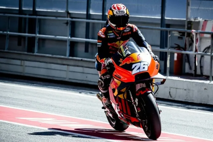 Maverick Viñales domina el test de MotoGP en Barcelona