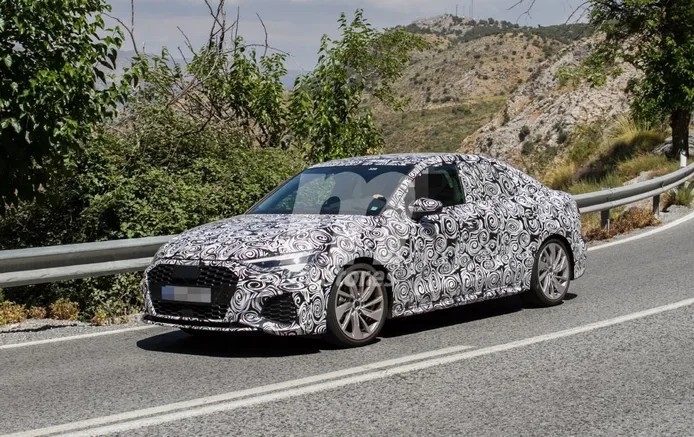 El nuevo Audi A3 Sedán es avistado a plena luz del día en España