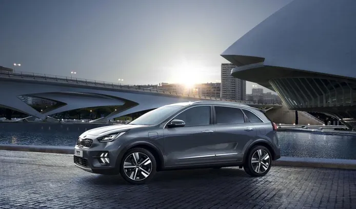 Kia presenta la guía definitiva para diferenciar un coche eléctrico de un híbrido en todas sus versiones