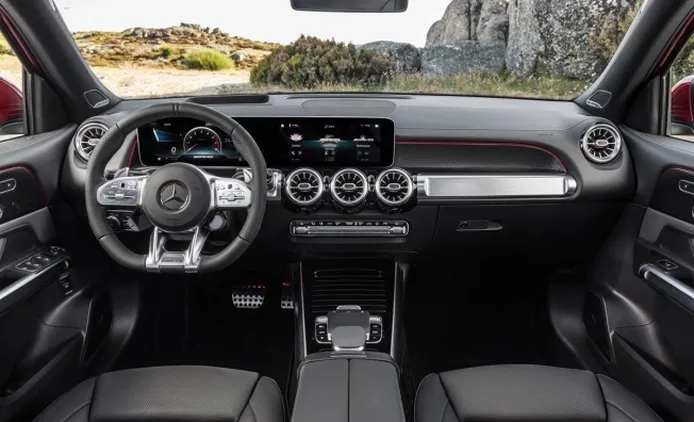 Mercedes-AMG GLB 35 4MATIC - interior