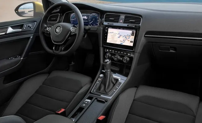 Volkswagen Golf - interior