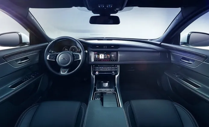 Jaguar XF - interior