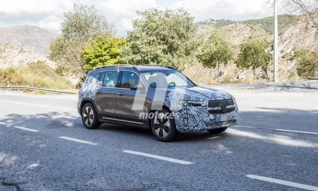 Mercedes EQB 2020 - foto espía