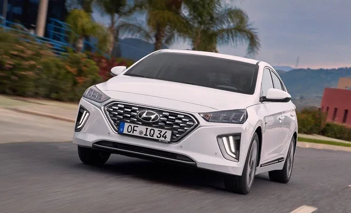 Precios del nuevo Hyundai IONIQ Híbrido, el sedán electrificado se renueva